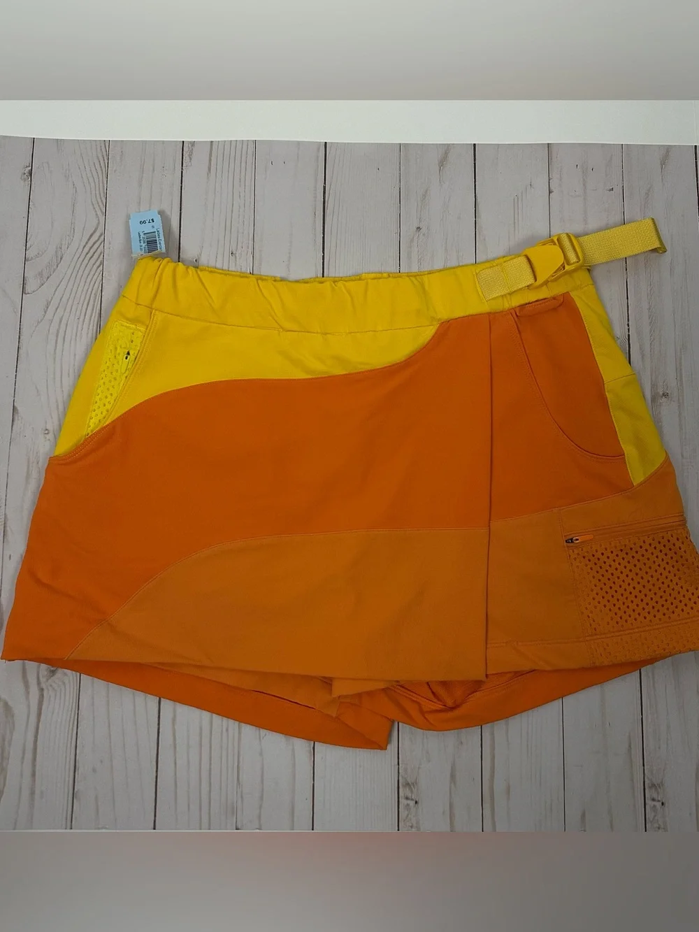 OUTDOOR VOICES RecTrek trail Skort in Sunshine/Clementine/Sun Orange - small